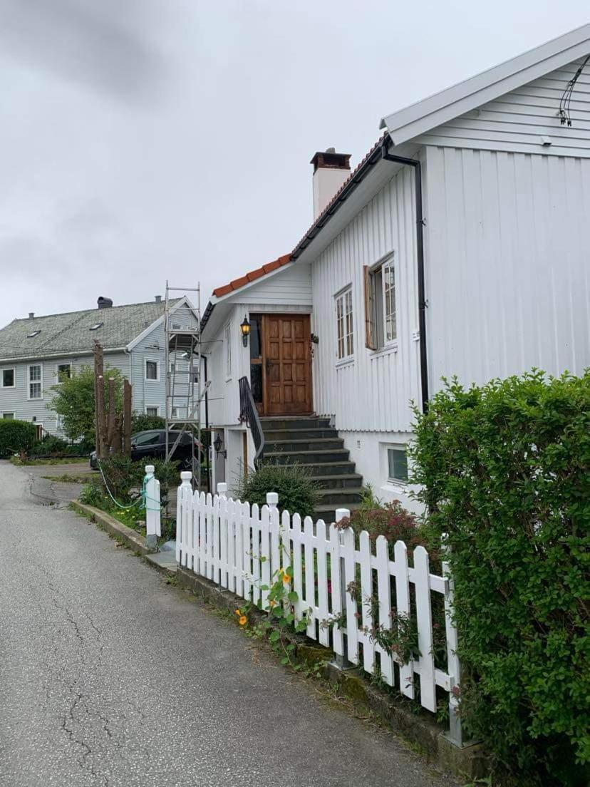 Sentrumsnaer Kjellerleilighet, Naer Sykehus Og Hogskole, Parkering Haugesund Dış mekan fotoğraf